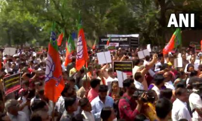 दिल्ली में बिजली के बिल पर सियासत तेज, भाजपा ने किया विरोध प्रदर्शन